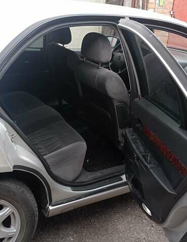 Сірий Опель Омега, об'ємом двигуна 2.5 л та пробігом 187 тис. км за 3300 $, фото 5 на Automoto.ua