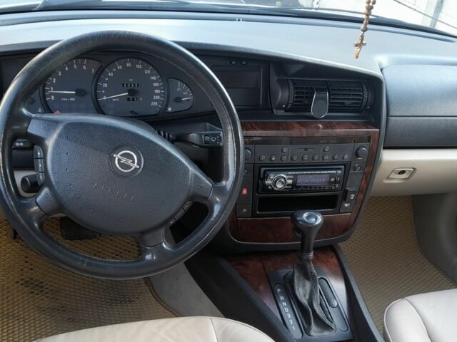 Серый Опель Омега, объемом двигателя 2.2 л и пробегом 250 тыс. км за 4700 $, фото 9 на Automoto.ua