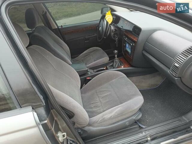 Серый Опель Омега, объемом двигателя 2.2 л и пробегом 379 тыс. км за 2800 $, фото 21 на Automoto.ua