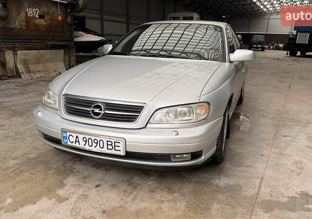 Серый Опель Омега, объемом двигателя 2.2 л и пробегом 311 тыс. км за 4999 $, фото 2 на Automoto.ua