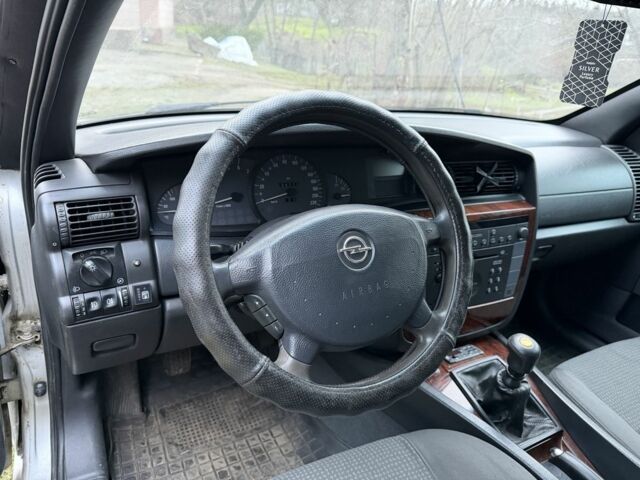 Сірий Опель Омега, об'ємом двигуна 2 л та пробігом 300 тис. км за 4699 $, фото 11 на Automoto.ua