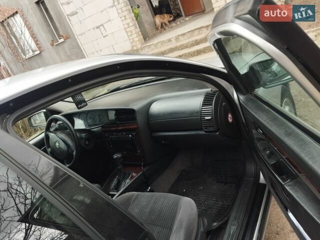 Сірий Опель Омега, об'ємом двигуна 2.5 л та пробігом 305 тис. км за 2600 $, фото 4 на Automoto.ua