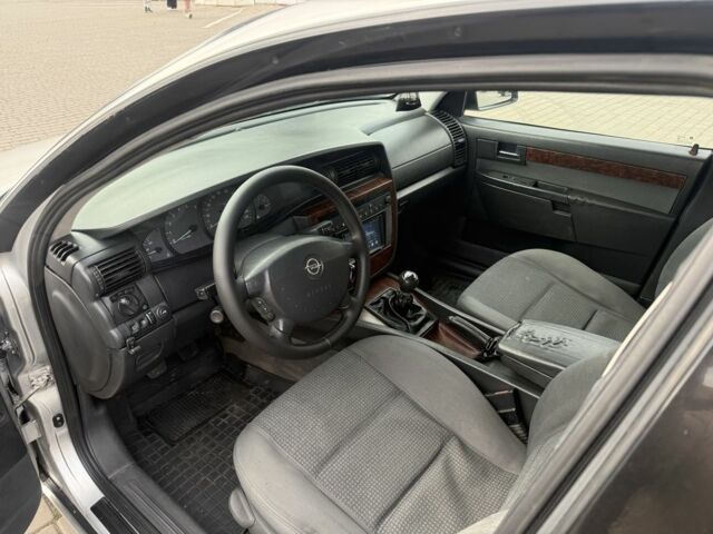 Сірий Опель Омега, об'ємом двигуна 2.5 л та пробігом 192 тис. км за 2800 $, фото 3 на Automoto.ua