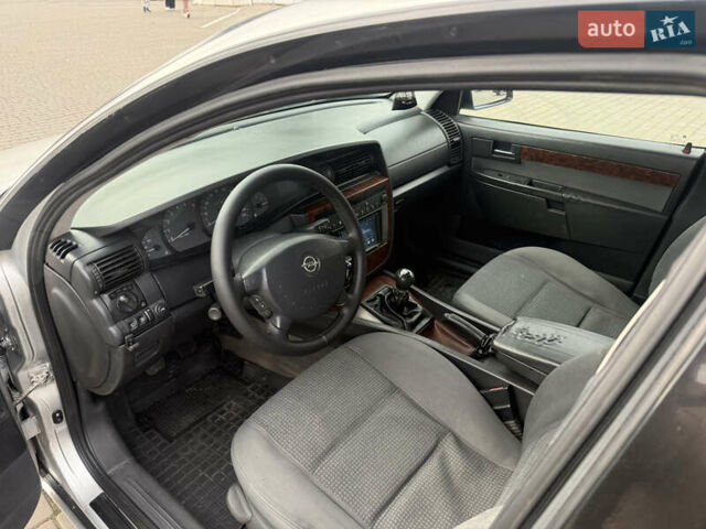 Серый Опель Омега, объемом двигателя 2.5 л и пробегом 192 тыс. км за 2800 $, фото 25 на Automoto.ua