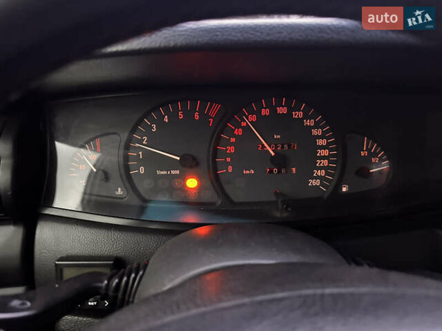 Серый Опель Омега, объемом двигателя 3 л и пробегом 225 тыс. км за 2153 $, фото 23 на Automoto.ua