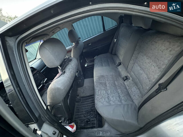Сірий Опель Омега, об'ємом двигуна 2.2 л та пробігом 358 тис. км за 2500 $, фото 5 на Automoto.ua