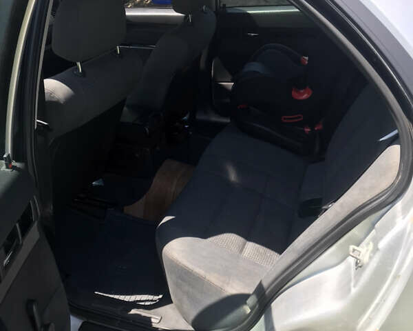 Сірий Опель Омега, об'ємом двигуна 2.2 л та пробігом 250 тис. км за 2500 $, фото 9 на Automoto.ua