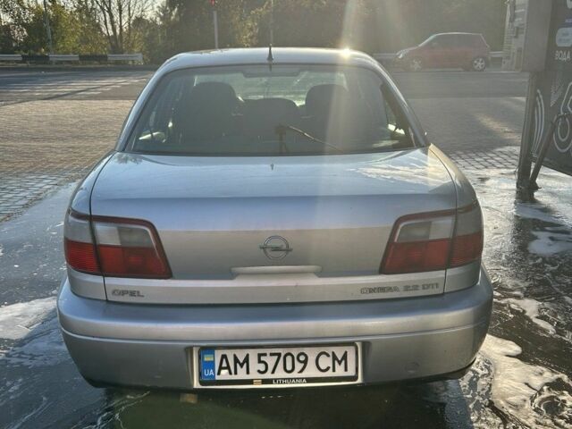 Сірий Опель Омега, об'ємом двигуна 2.2 л та пробігом 390 тис. км за 2000 $, фото 1 на Automoto.ua