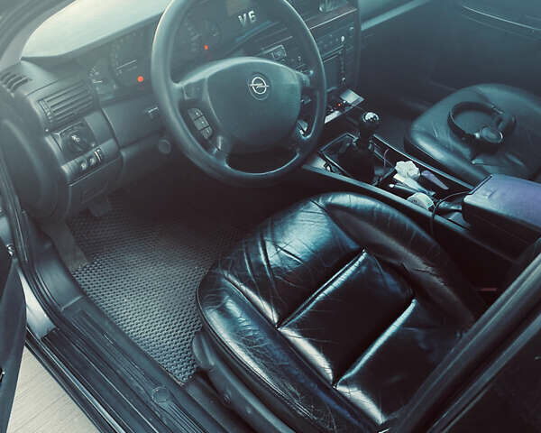 Серый Опель Омега, объемом двигателя 2.6 л и пробегом 368 тыс. км за 3600 $, фото 11 на Automoto.ua