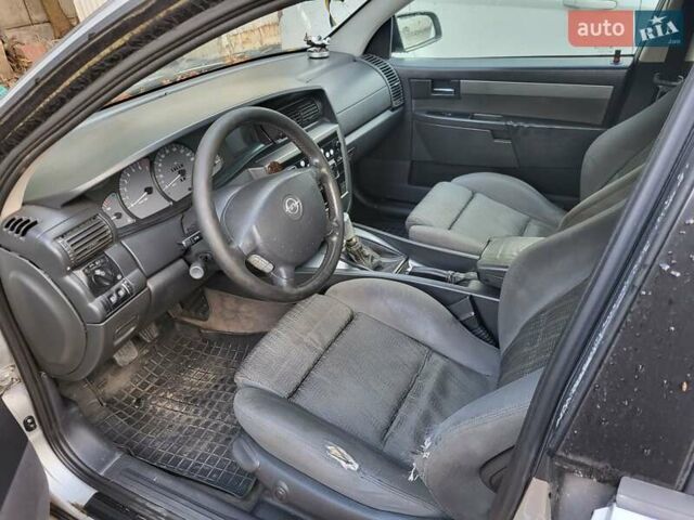 Серый Опель Омега, объемом двигателя 2.2 л и пробегом 300 тыс. км за 1900 $, фото 4 на Automoto.ua