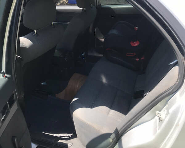 Сірий Опель Омега, об'ємом двигуна 2.2 л та пробігом 250 тис. км за 2500 $, фото 8 на Automoto.ua