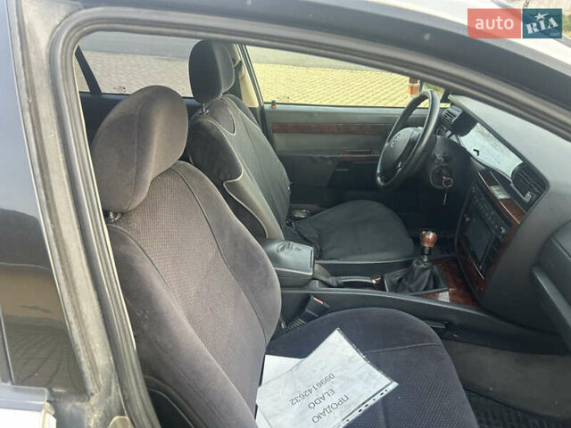 Сірий Опель Омега, об'ємом двигуна 2.2 л та пробігом 430 тис. км за 2700 $, фото 5 на Automoto.ua