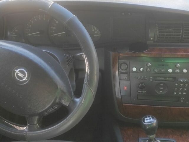 Серый Опель Омега, объемом двигателя 2.2 л и пробегом 356 тыс. км за 3500 $, фото 4 на Automoto.ua