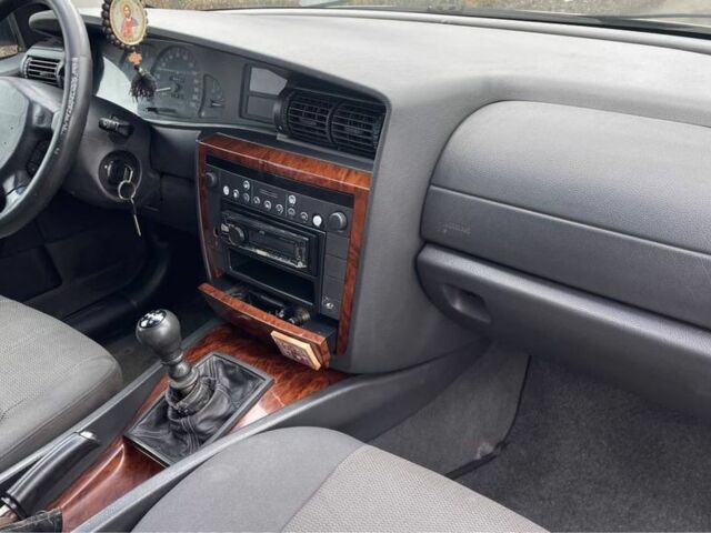 Серый Опель Омега, объемом двигателя 2.2 л и пробегом 300 тыс. км за 2500 $, фото 13 на Automoto.ua