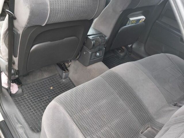 Сірий Опель Омега, об'ємом двигуна 2.2 л та пробігом 350 тис. км за 3500 $, фото 5 на Automoto.ua