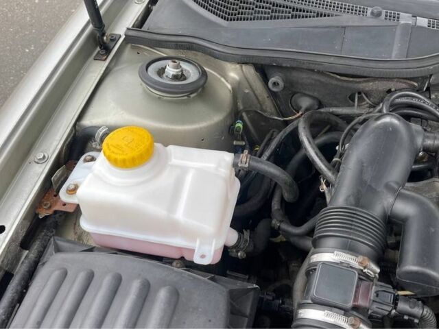 Серый Опель Омега, объемом двигателя 2.2 л и пробегом 300 тыс. км за 2500 $, фото 9 на Automoto.ua