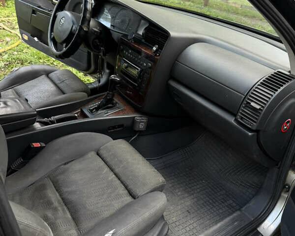 Серый Опель Омега, объемом двигателя 3.2 л и пробегом 350 тыс. км за 3000 $, фото 12 на Automoto.ua