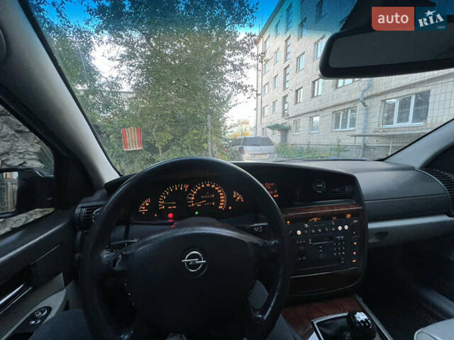 Серый Опель Омега, объемом двигателя 2.6 л и пробегом 420 тыс. км за 4300 $, фото 5 на Automoto.ua