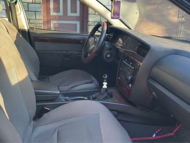 Сірий Опель Омега, об'ємом двигуна 2.2 л та пробігом 340 тис. км за 1700 $, фото 15 на Automoto.ua