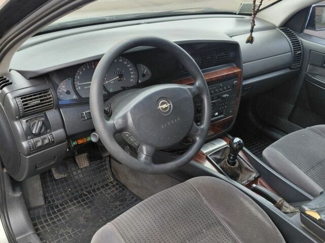 Сірий Опель Омега, об'ємом двигуна 2.2 л та пробігом 350 тис. км за 3500 $, фото 6 на Automoto.ua