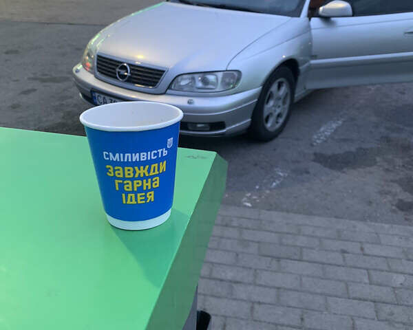 Серый Опель Омега, объемом двигателя 2.6 л и пробегом 300 тыс. км за 5000 $, фото 7 на Automoto.ua