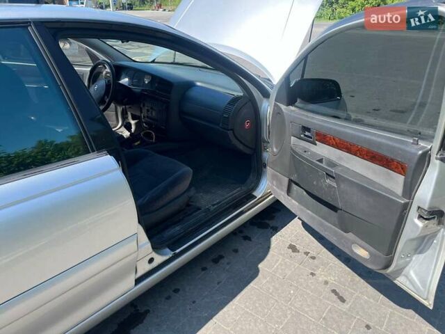 Сірий Опель Омега, об'ємом двигуна 2.2 л та пробігом 340 тис. км за 2600 $, фото 9 на Automoto.ua