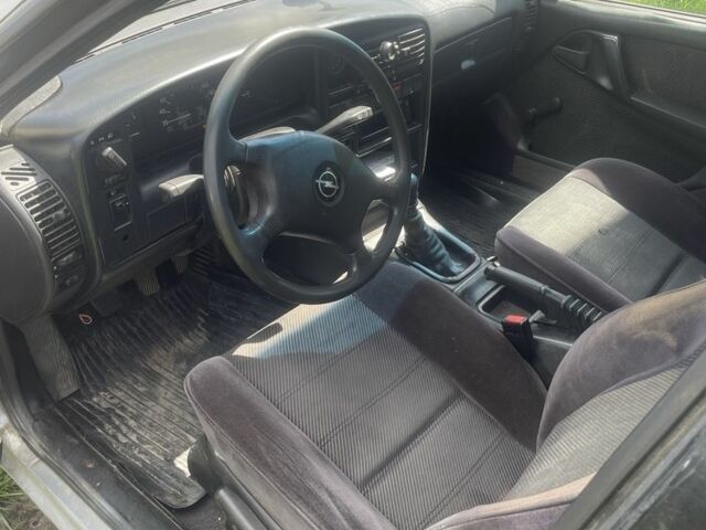 Сірий Опель Омега, об'ємом двигуна 2 л та пробігом 281 тис. км за 1000 $, фото 5 на Automoto.ua
