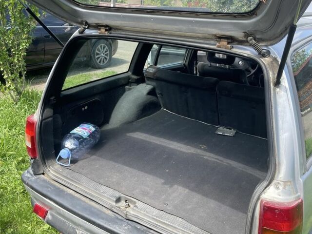 Сірий Опель Омега, об'ємом двигуна 2 л та пробігом 281 тис. км за 1000 $, фото 2 на Automoto.ua