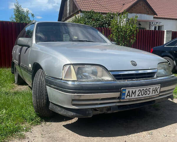Серый Опель Омега, объемом двигателя 2 л и пробегом 281 тыс. км за 1400 $, фото 1 на Automoto.ua