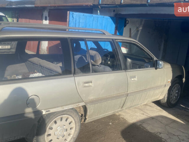Серый Опель Омега, объемом двигателя 1.8 л и пробегом 300 тыс. км за 1000 $, фото 6 на Automoto.ua