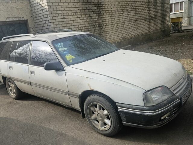 Серый Опель Омега, объемом двигателя 2 л и пробегом 268 тыс. км за 1426 $, фото 2 на Automoto.ua