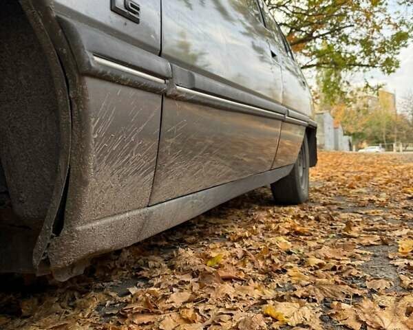 Сірий Опель Омега, об'ємом двигуна 2 л та пробігом 200 тис. км за 800 $, фото 12 на Automoto.ua