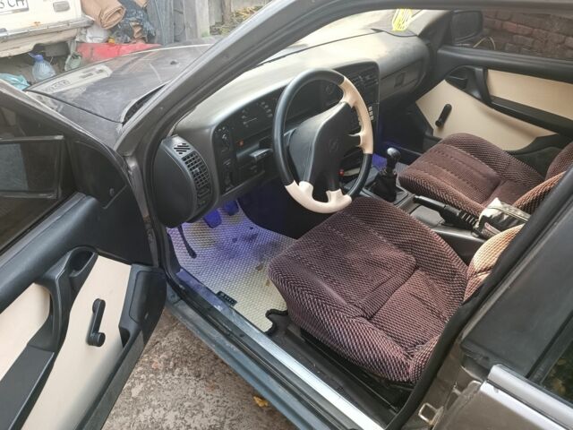 Серый Опель Омега, объемом двигателя 2 л и пробегом 360 тыс. км за 1063 $, фото 2 на Automoto.ua