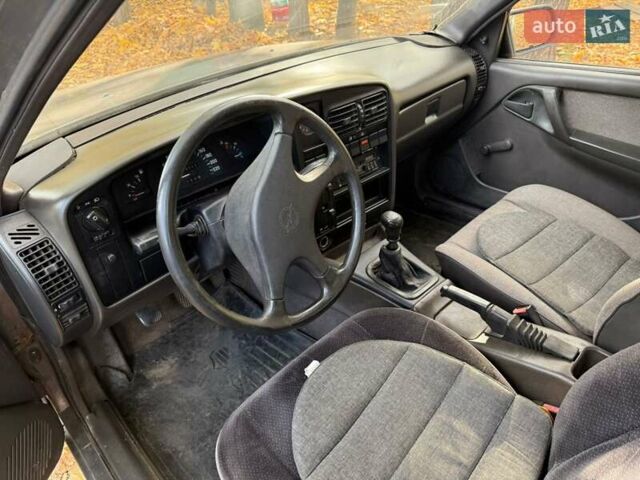 Сірий Опель Омега, об'ємом двигуна 2 л та пробігом 200 тис. км за 800 $, фото 3 на Automoto.ua