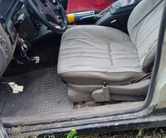 Сірий Опель Омега, об'ємом двигуна 1.8 л та пробігом 146 тис. км за 390 $, фото 4 на Automoto.ua