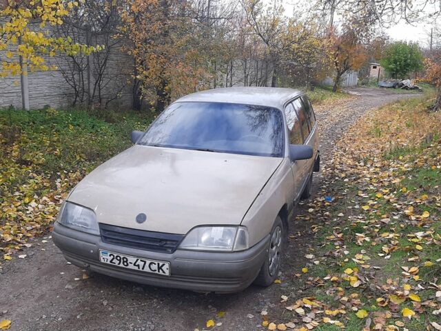 Серый Опель Омега, объемом двигателя 1.8 л и пробегом 200 тыс. км за 1313 $, фото 1 на Automoto.ua