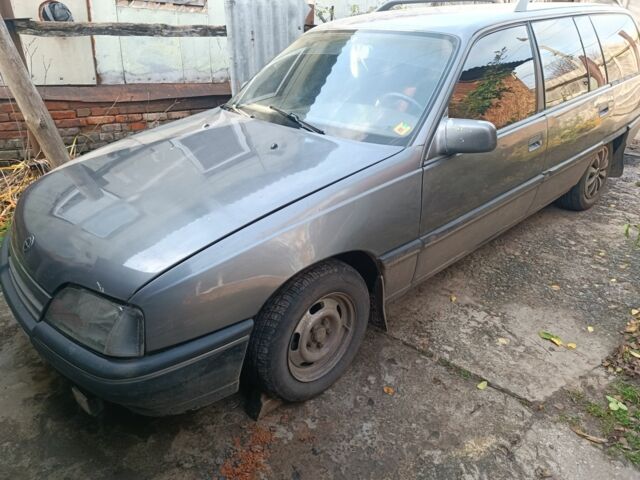 Серый Опель Омега, объемом двигателя 2 л и пробегом 360 тыс. км за 1063 $, фото 3 на Automoto.ua