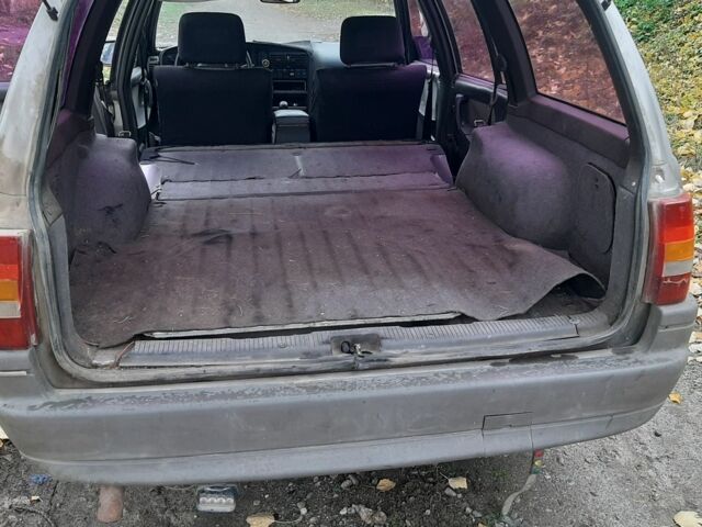 Серый Опель Омега, объемом двигателя 1.8 л и пробегом 200 тыс. км за 1313 $, фото 2 на Automoto.ua