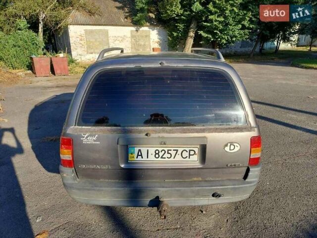 Сірий Опель Омега, об'ємом двигуна 1.8 л та пробігом 333 тис. км за 700 $, фото 3 на Automoto.ua