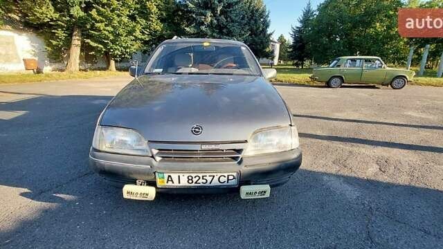 Сірий Опель Омега, об'ємом двигуна 1.8 л та пробігом 333 тис. км за 700 $, фото 10 на Automoto.ua