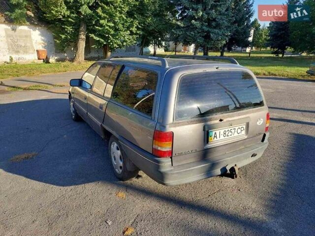 Сірий Опель Омега, об'ємом двигуна 1.8 л та пробігом 333 тис. км за 700 $, фото 2 на Automoto.ua