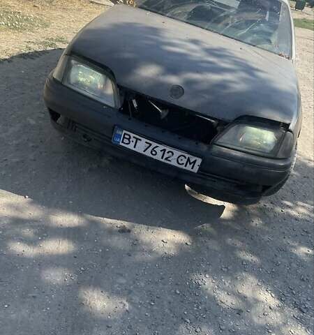 Сірий Опель Омега, об'ємом двигуна 2 л та пробігом 300 тис. км за 750 $, фото 4 на Automoto.ua