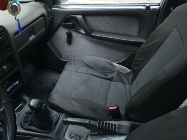 Сірий Опель Омега, об'ємом двигуна 2 л та пробігом 64 тис. км за 1184 $, фото 6 на Automoto.ua