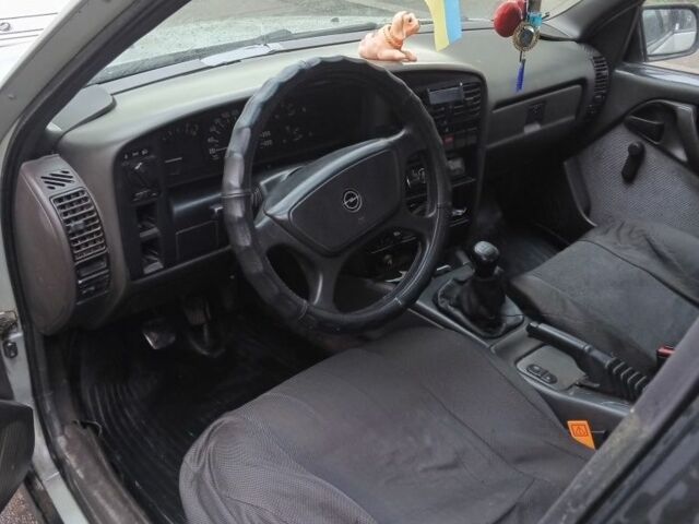 Сірий Опель Омега, об'ємом двигуна 2 л та пробігом 64 тис. км за 1184 $, фото 7 на Automoto.ua