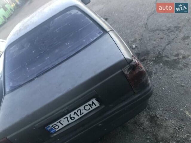 Сірий Опель Омега, об'ємом двигуна 2 л та пробігом 300 тис. км за 750 $, фото 1 на Automoto.ua