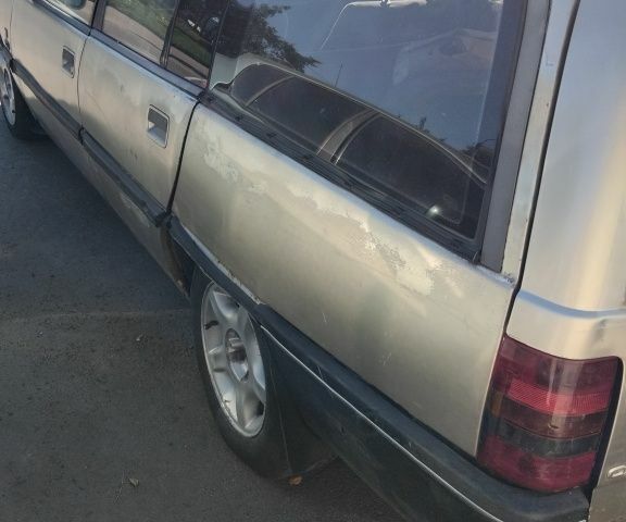 Сірий Опель Омега, об'ємом двигуна 0 л та пробігом 215 тис. км за 800 $, фото 4 на Automoto.ua