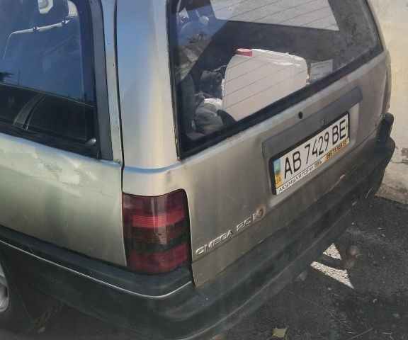 Сірий Опель Омега, об'ємом двигуна 0 л та пробігом 215 тис. км за 800 $, фото 1 на Automoto.ua