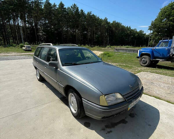 Серый Опель Омега, объемом двигателя 2.4 л и пробегом 527 тыс. км за 1350 $, фото 2 на Automoto.ua