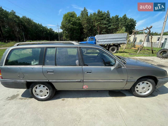 Серый Опель Омега, объемом двигателя 2.4 л и пробегом 527 тыс. км за 1350 $, фото 5 на Automoto.ua
