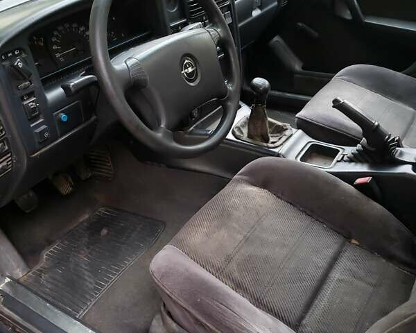 Серый Опель Омега, объемом двигателя 2 л и пробегом 440 тыс. км за 1099 $, фото 4 на Automoto.ua